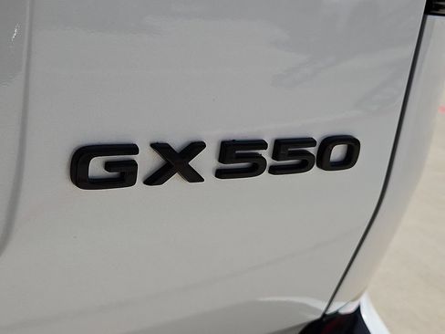 Used 2024 Lexus GX 550 w/ Accessory Package (2T) AWD/4WD image 11