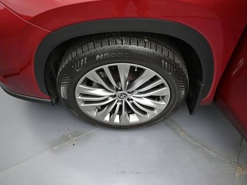 Used 2021 Toyota Highlander Platinum AWD/4WD image 41