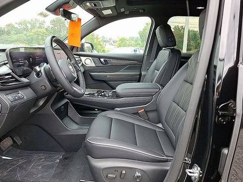 Used 2026 Buick Enclave Avenir w/ Super Cruise Package AWD/4WD image 9