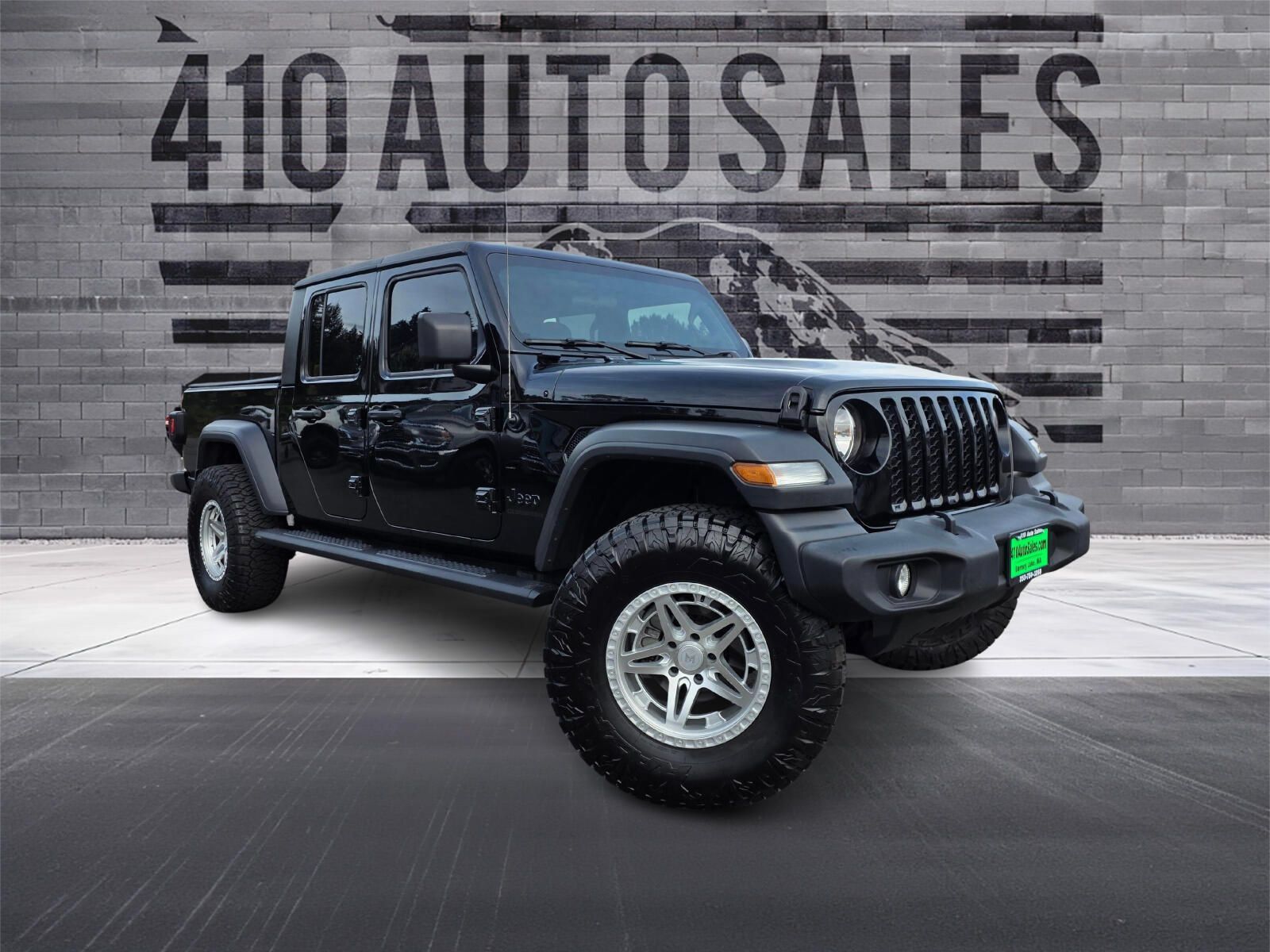 Used 2020 Jeep Gladiator Sport AWD/4WD image 1