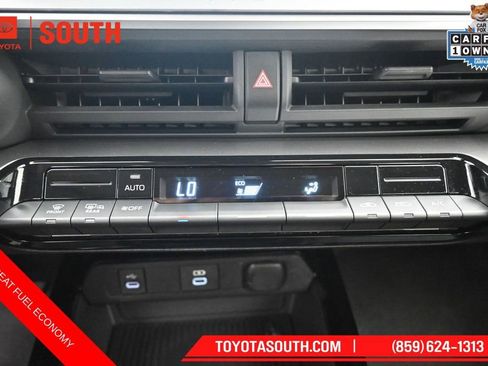 Used 2025 Toyota Prius LE FWD image 20