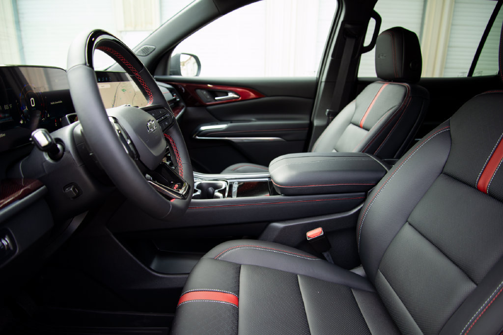 New 2026 Chevrolet Traverse RS w/ LPO, Floor Liner Package FWD image 11