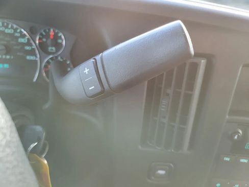 Used 2017 GMC Savana 2500 image 36