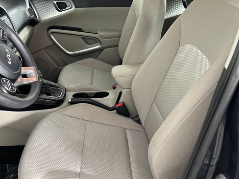 Used 2025 Kia Soul LX w/ LX Technology Package FWD image 12