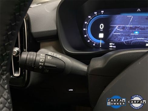 Used 2025 Volvo XC40 B5 Plus image 41
