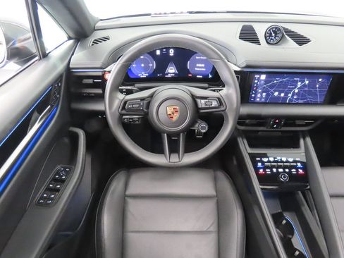 Certified 2025 Porsche Macan 4S Electric AWD/4WD image 17