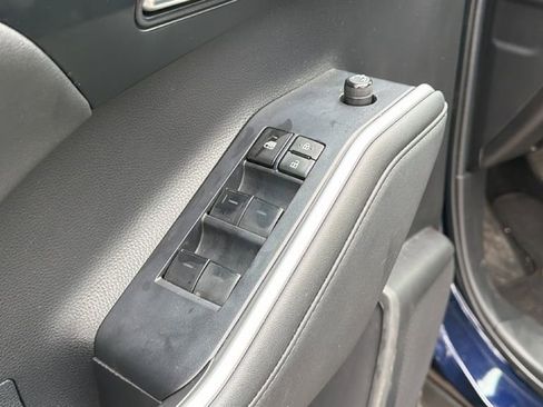 Used 2023 Toyota Highlander XLE FWD image 15
