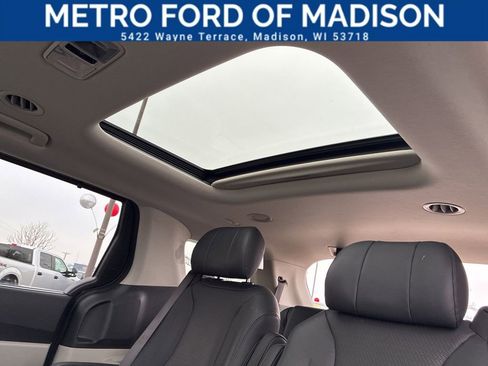 Used 2024 Kia Carnival SX Prestige image 42