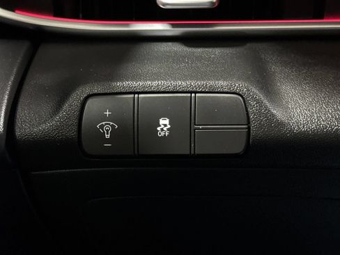 Used 2025 Hyundai Elantra SEL FWD image 19