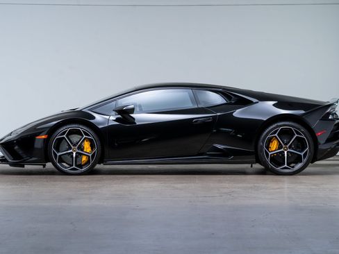 Used 2022 Lamborghini Huracan EVO RWD image 7