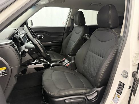 Used 2016 Kia Soul + w/ Audio Package FWD image 10