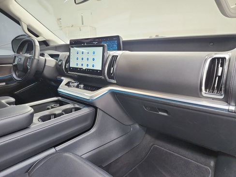 Used 2025 Ford Expedition Max Platinum image 40