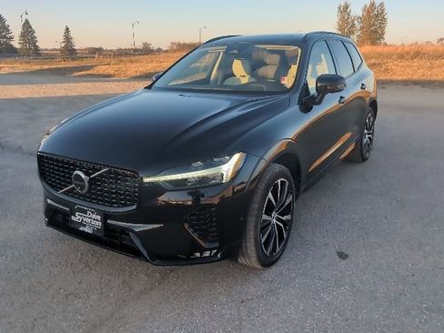 Used 2023 Volvo XC60 B5 Plus image 29