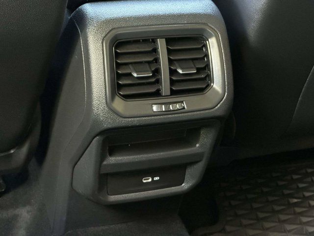 Used 2022 Volkswagen Taos SEL AWD/4WD image 18