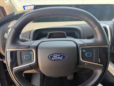 Used 2025 Ford Expedition Max Platinum w/ Driver's Package AWD/4WD image 2