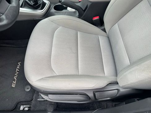 Used 2017 Hyundai Elantra SE image 22