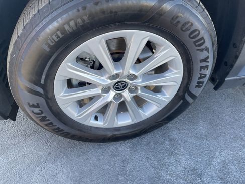 Used 2024 Toyota Grand Highlander XLE image 39