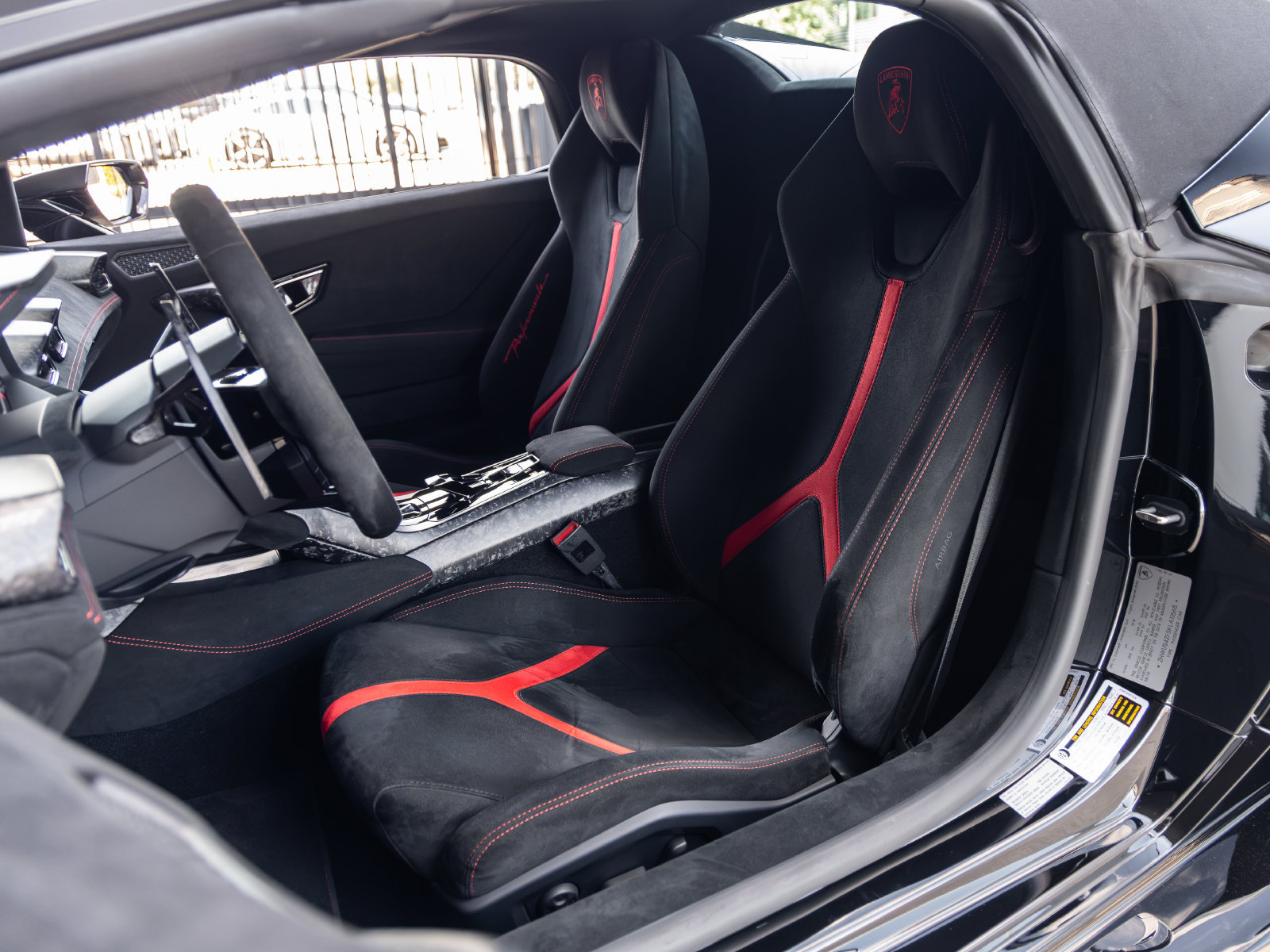 Used 2019 Lamborghini Huracan Performante AWD/4WD image 33