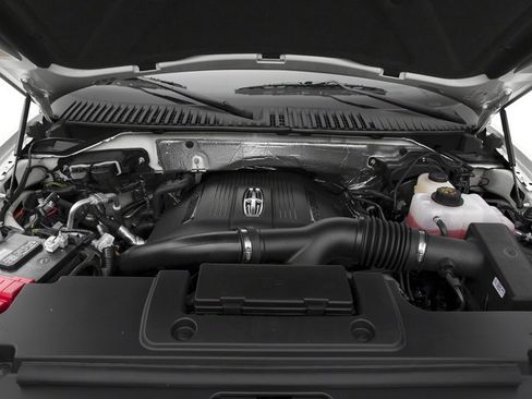 Used 2017 Lincoln Navigator Select image 13