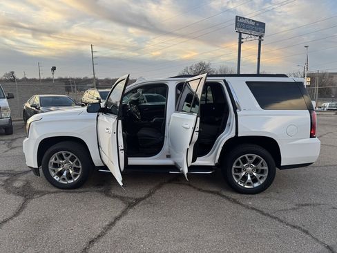 Used 2018 GMC Yukon SLE w/ SLE Value Package image 4