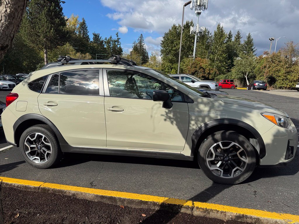 Used 2016 Subaru Crosstrek 2.0i AWD/4WD image 2