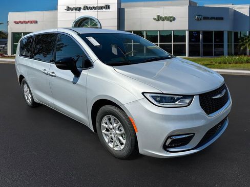 New 2026 Chrysler Pacifica Select image 1