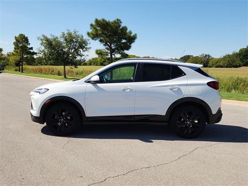 Used 2024 Buick Encore GX Sport Touring image 4