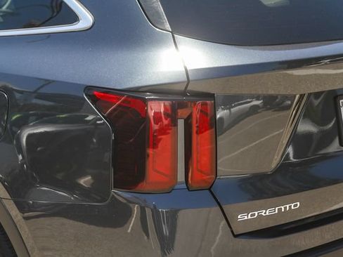 Certified 2024 Kia Sorento LX FWD image 11