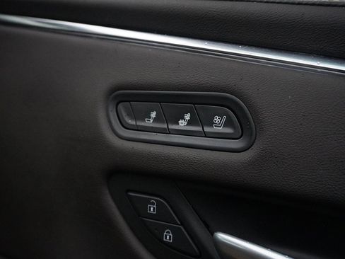 Used 2022 Cadillac Escalade Premium Luxury image 42