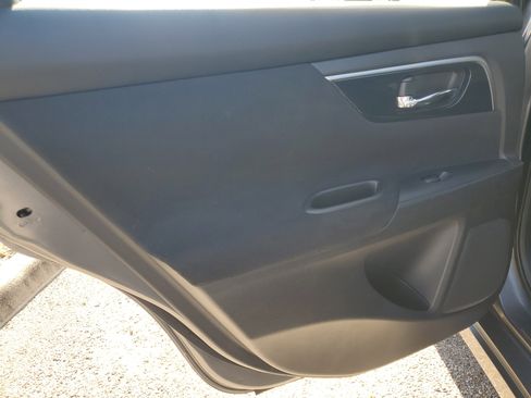 Used 2014 Nissan Altima 2.5 SV w/ Convenience Package image 19