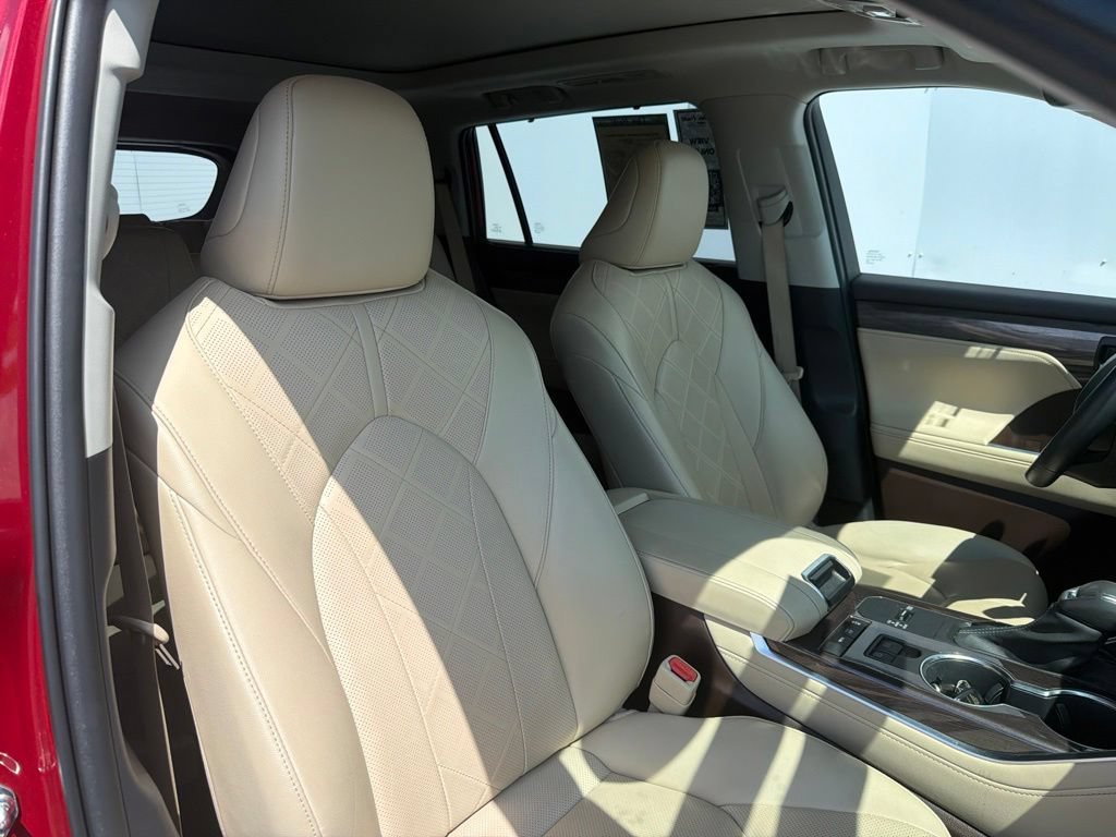 Used 2022 Toyota Highlander Platinum AWD/4WD image 7