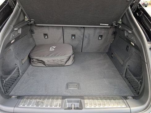 Certified 2025 Porsche Macan Electric image 31