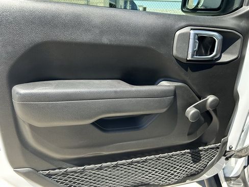 Used 2022 Jeep Wrangler Sport AWD/4WD image 35