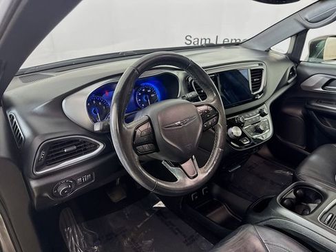 Used 2018 Chrysler Pacifica Touring-L Plus w/ Advanced Safetytec Group image 9