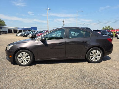 Used 2014 Chevrolet Cruze LS FWD image 3