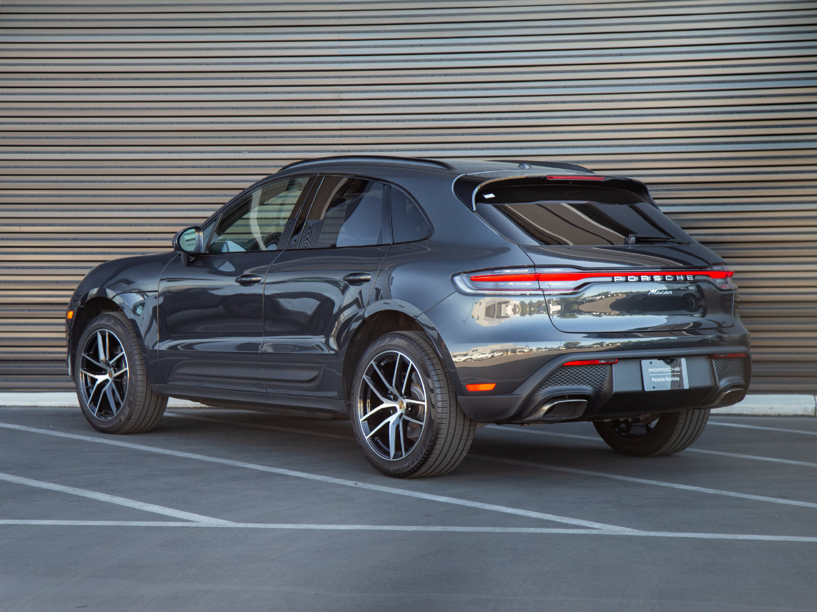 Certified 2026 Porsche Macan AWD/4WD image 3