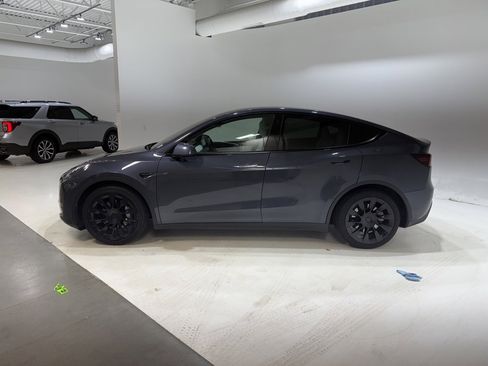 Used 2021 Tesla Model Y Long Range image 4