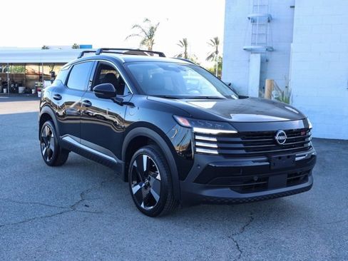 New 2025 Nissan Kicks SR image 2