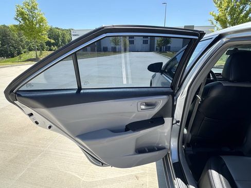 Used 2015 Toyota Camry LE FWD image 12