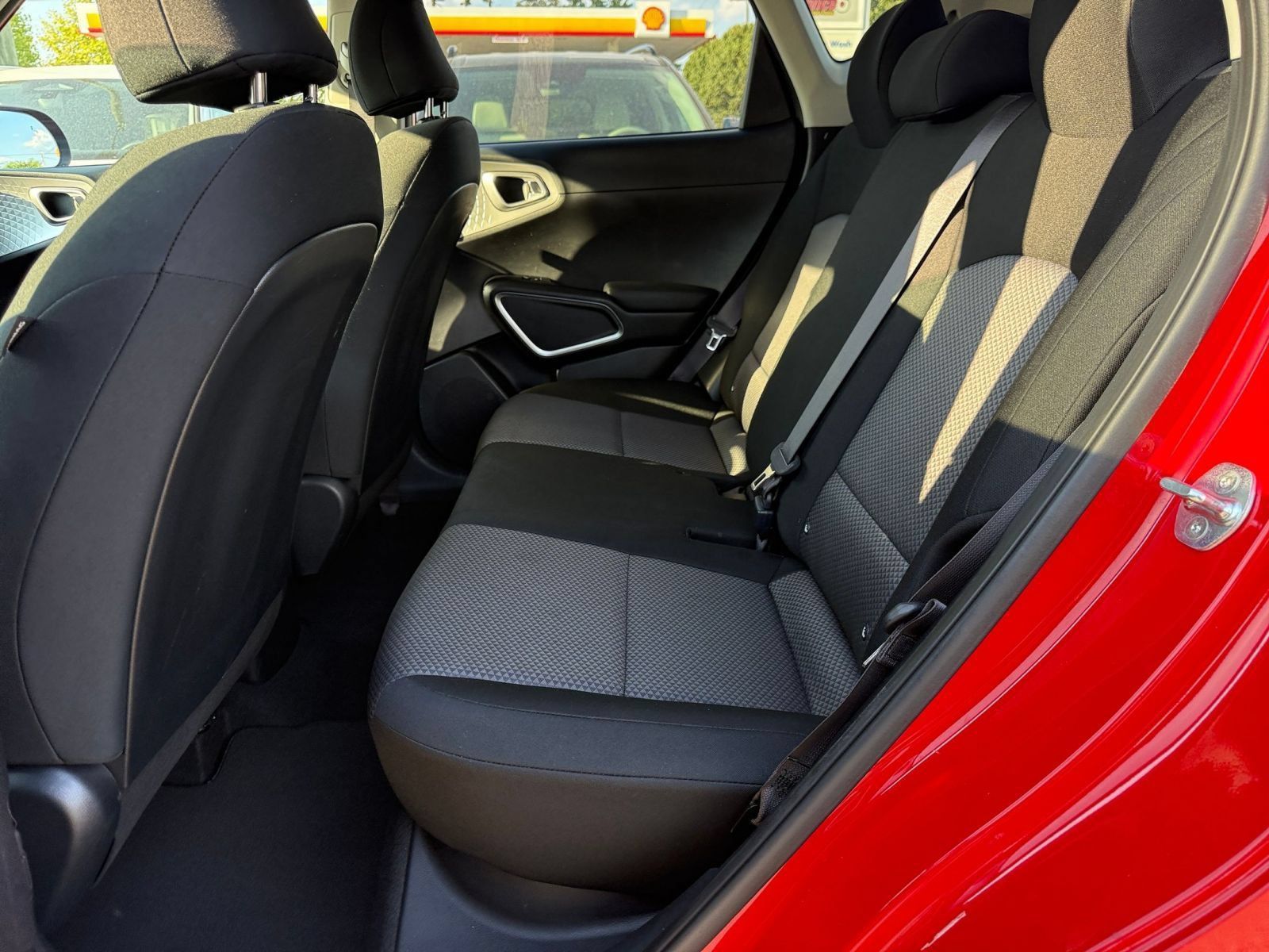 Used 2025 Kia Soul LX w/ LX Technology Package FWD image 22