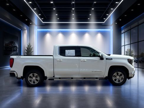 Used 2025 GMC Sierra 1500 SLE w/ Preferred Package AWD/4WD image 3