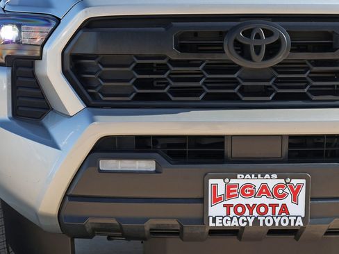 Used 2024 Toyota Tacoma TRD Sport image 11