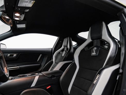 Used 2021 Ford Mustang Shelby GT500 w/ Carbon Fiber Track Pack image 37