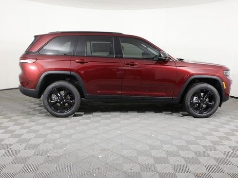 New 2025 Jeep Grand Cherokee Limited w/ Black Appearance Package image 4