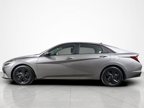 Used 2023 Hyundai Elantra SEL FWD image 2
