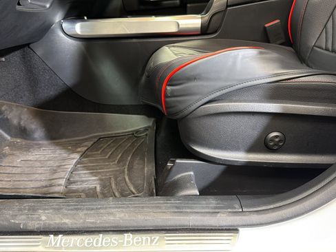 Used 2025 Mercedes-Benz GLB 250 image 20