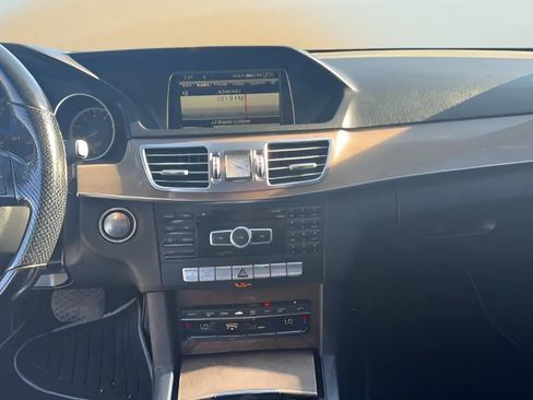Used 2014 Mercedes-Benz E 350 4MATIC Sedan image 15
