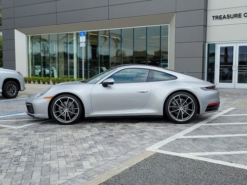 Used 2024 Porsche 911 Carrera 4 AWD/4WD image 2