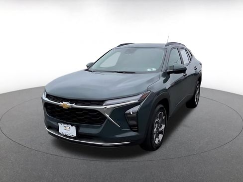 Used 2025 Chevrolet Trax LT w/ LT Convenience Package FWD image 6