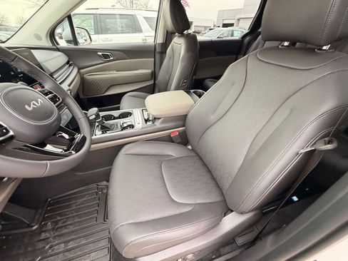 New 2026 Kia Carnival EX image 12